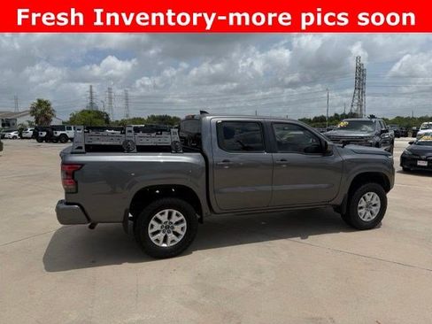 Used 2022 Nissan Frontier SV AWD/4WD image 3