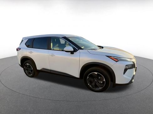 Used 2025 Nissan Rogue SV FWD image 2