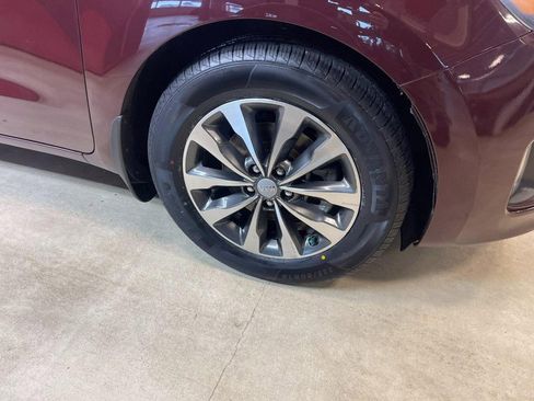 Used 2018 Kia Sedona SX image 7