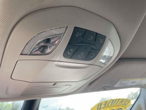 Used 2024 Chrysler Pacifica Touring-L FWD image 29