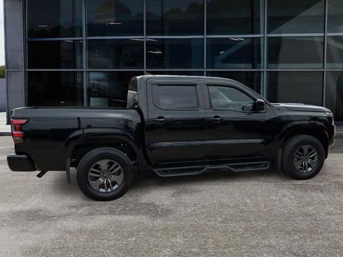 Used 2025 Nissan Frontier SV image 8
