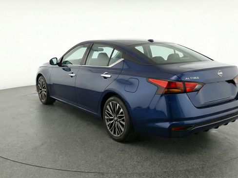 Used 2025 Nissan Altima 2.5 SV image 6