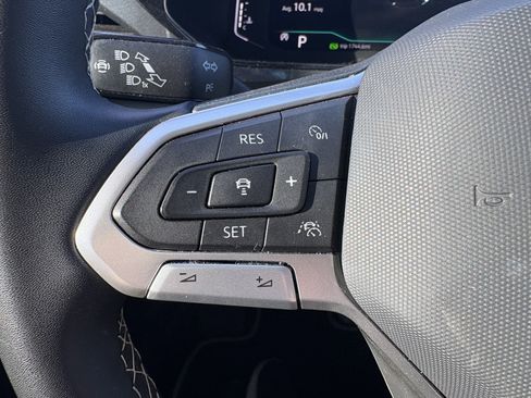 Used 2023 Volkswagen Taos SEL image 17