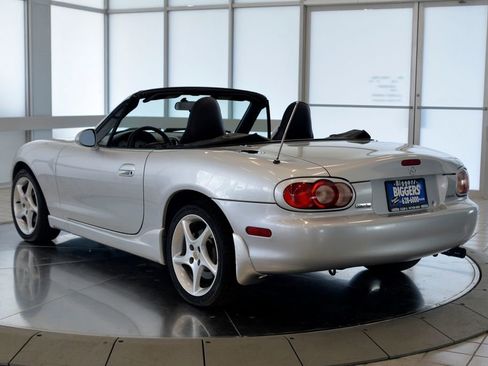 Used 2003 MAZDA MX-5 Miata RWD image 6