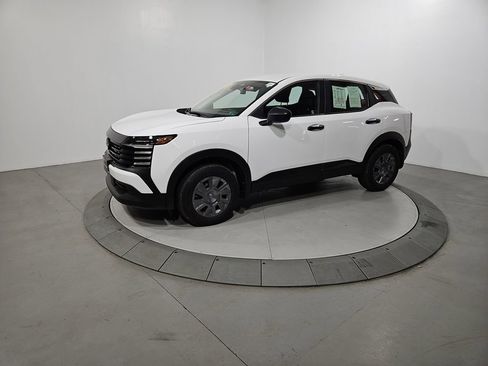 Certified 2025 Nissan Kicks S image 6