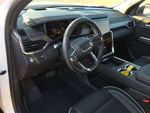 Used 2025 GMC Acadia Denali image 12