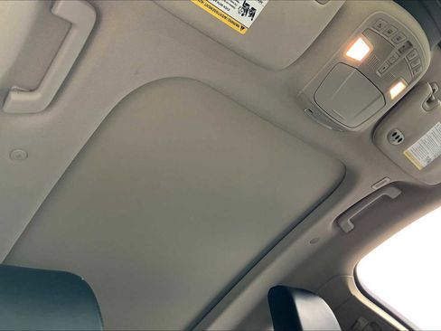 Used 2023 Lincoln Nautilus Reserve w/ Equipment Group 201A image 13