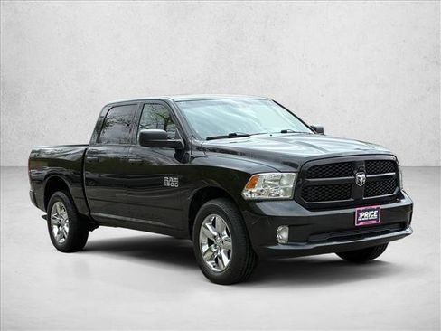 Used 2017 RAM 1500 Express AWD/4WD image 3