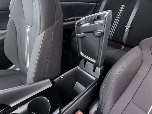 Certified 2026 Hyundai Elantra Hybrid FWD image 18