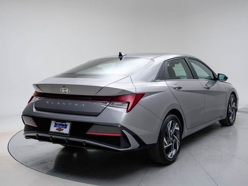 Used 2025 Hyundai Elantra SEL image 6