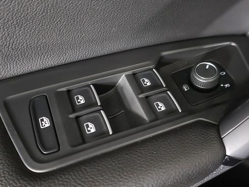 Used 2019 Volkswagen Tiguan SEL image 40