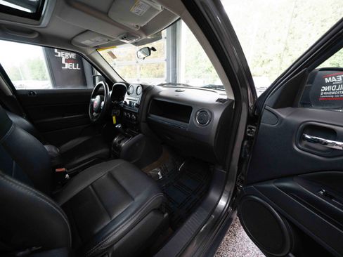 Used 2015 Jeep Patriot High Altitude AWD/4WD image 26