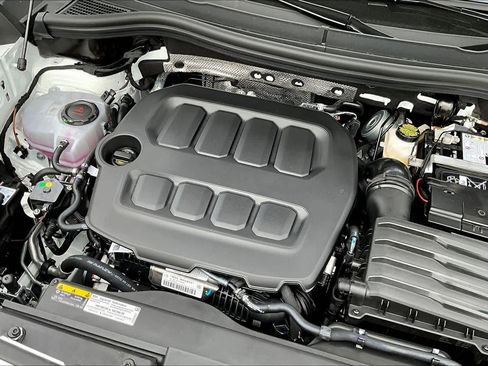 New 2026 Volkswagen Tiguan SE R-Line FWD image 17