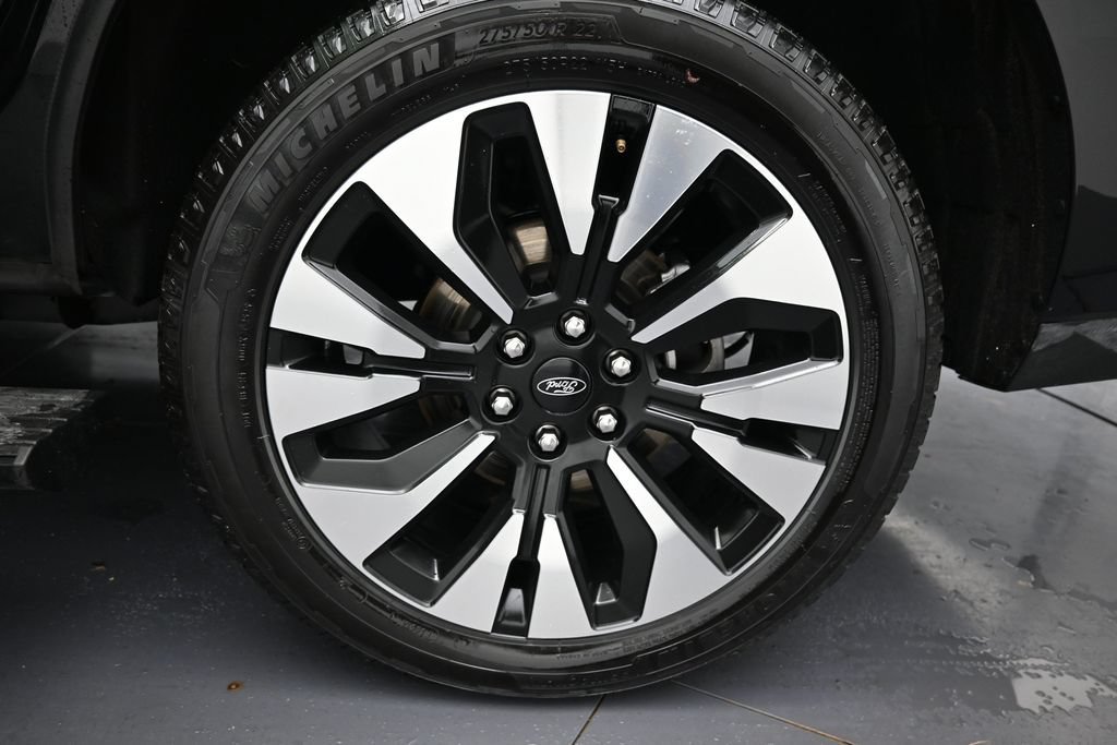 Used 2025 Ford Expedition Platinum w/ Driver's Package AWD/4WD image 36