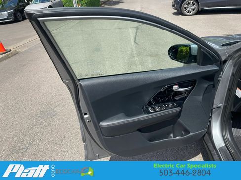 Used 2022 Kia Niro EX FWD image 20