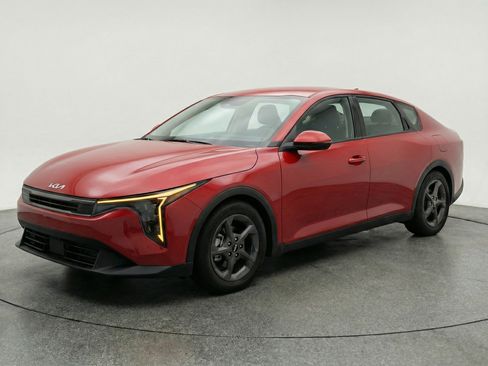 Used 2025 Kia K4 FWD image 3
