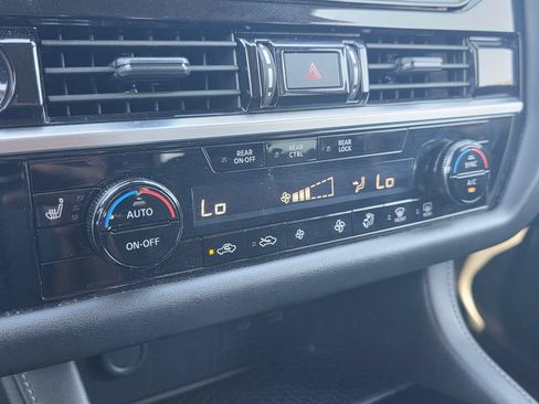 Used 2024 Nissan Pathfinder SV FWD image 27