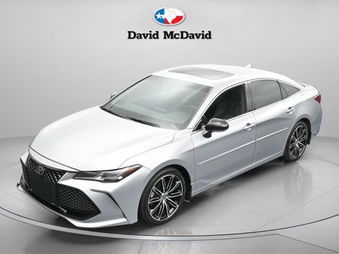 Used 2022 Toyota Avalon Touring image 2