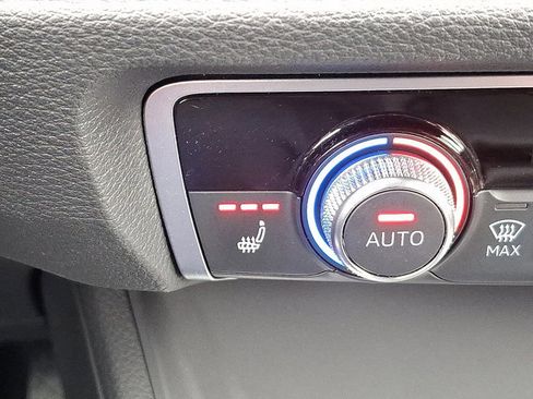 Used 2025 Audi Q3 2.0T Premium image 28