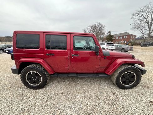 Used 2012 Jeep Wrangler Unlimited Sahara AWD/4WD image 6