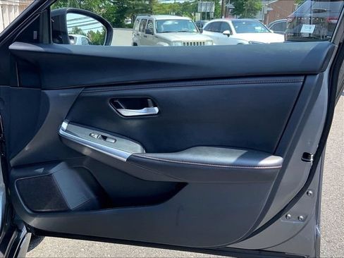 Used 2025 Nissan Sentra SR FWD image 27