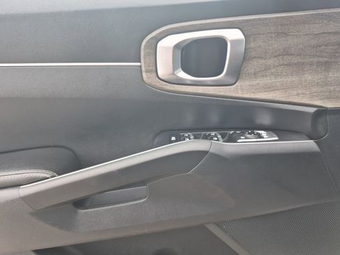 Used 2023 Kia Sorento S image 8