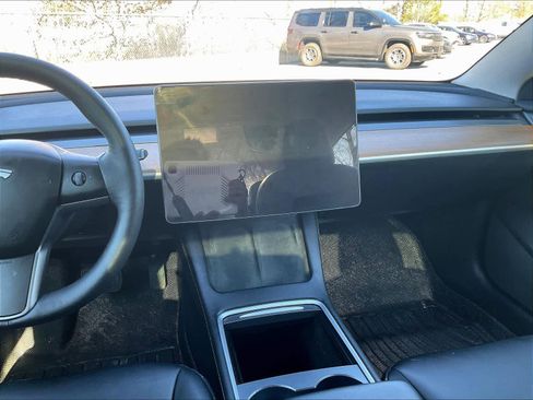 Used 2023 Tesla Model 3 Standard Range image 18