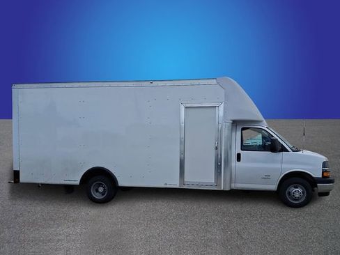New 2025 Chevrolet Express 4500 Extended w/ Power Convenience Package RWD image 3
