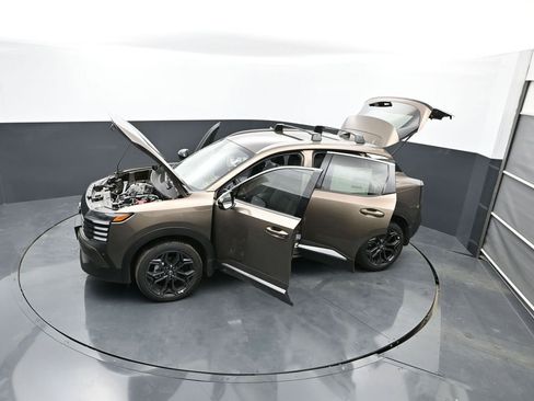 New 2026 Nissan Kicks SR w/ Cold Weather Package AWD/4WD image 33