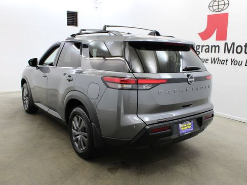 Used 2026 Nissan Pathfinder SV FWD image 3