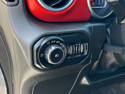 Used 2021 Jeep Wrangler Unlimited Rubicon AWD/4WD image 14