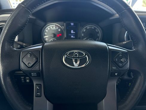Used 2017 Toyota Tacoma TRD Off-Road image 21
