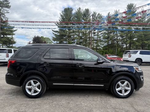 Used 2017 Ford Explorer XLT AWD/4WD image 4
