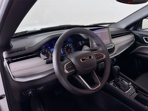 Used 2025 Jeep Compass Limited AWD/4WD image 9