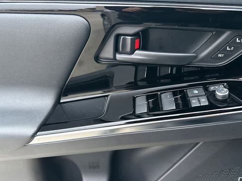 Used 2023 Subaru Solterra AWD image 10