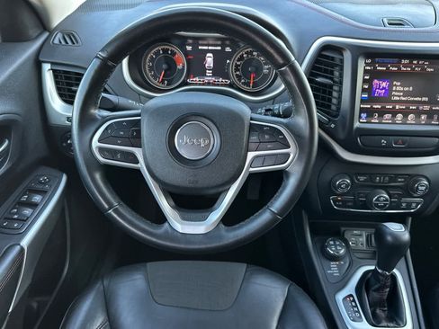 Used 2018 Jeep Cherokee Trailhawk w/ Comfort/Convenience Group image 14