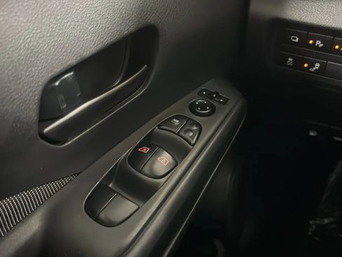 Used 2020 Nissan Kicks S FWD image 16