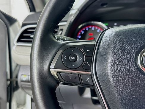 Used 2018 Toyota Camry XSE image 17