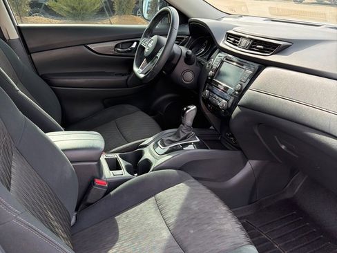 Used 2018 Nissan Rogue SV image 46
