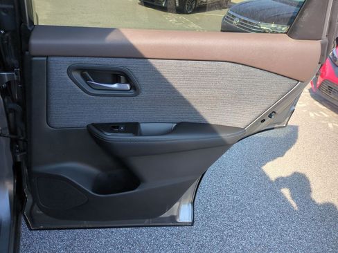 Certified 2023 Nissan Rogue SV FWD image 35
