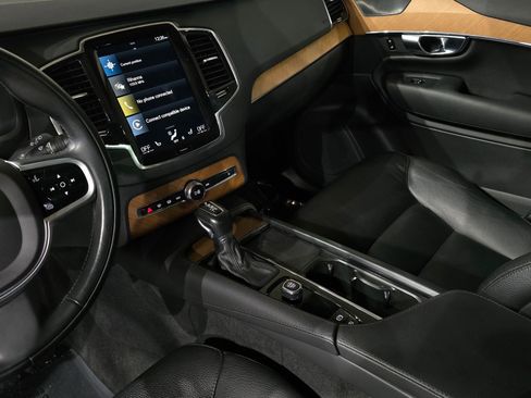 Used 2022 Volvo XC90 T6 Momentum w/ Advanced Package image 26