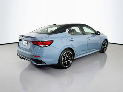 Used 2024 Nissan Sentra SR w/ SR Premium Package FWD image 9
