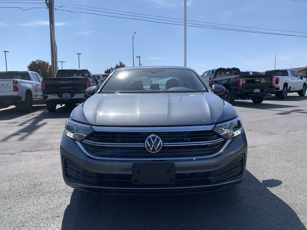Used 2024 Volkswagen Jetta SE FWD image 2