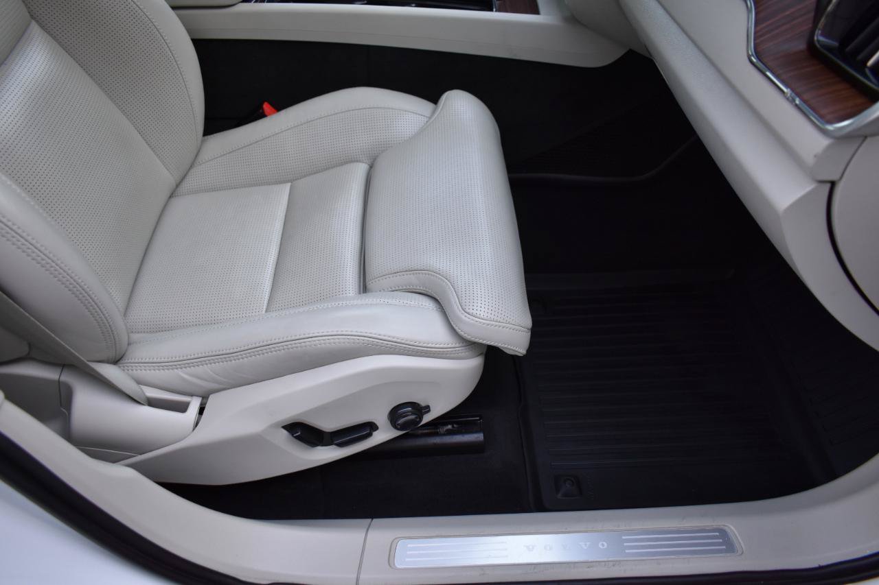 Used 2019 Volvo XC60 T8 Inscription w/ Advanced Package AWD/4WD image 30