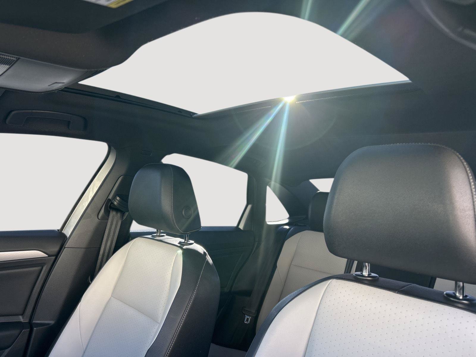 Used 2019 Volkswagen Jetta R-Line w/ R-Line Cold Weather Package FWD image 6