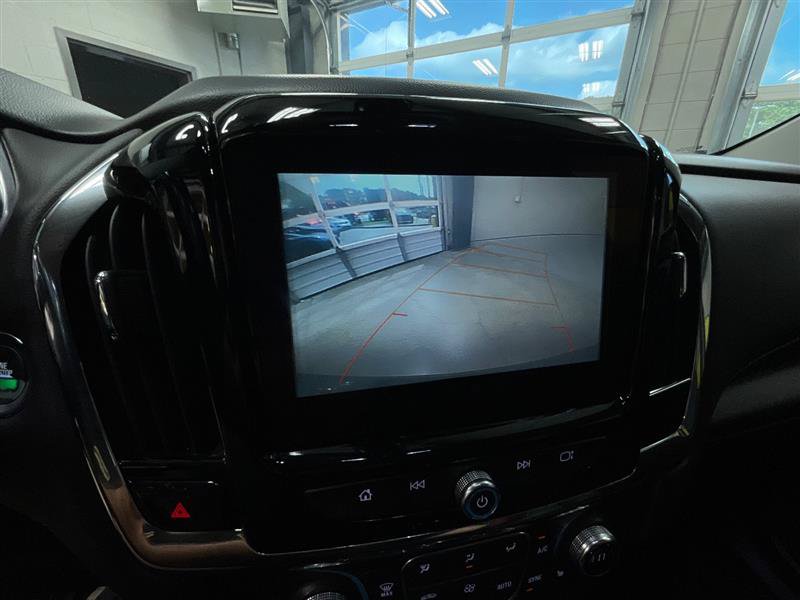 Used 2019 Chevrolet Traverse LT w/ LPO, Black Accent Package FWD image 18