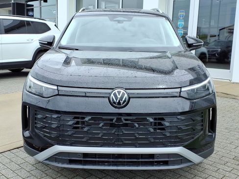 New 2026 Volkswagen Tiguan SE AWD/4WD image 2