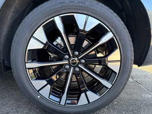 New 2026 Volvo XC60 B5 Plus w/ Climate Package image 5