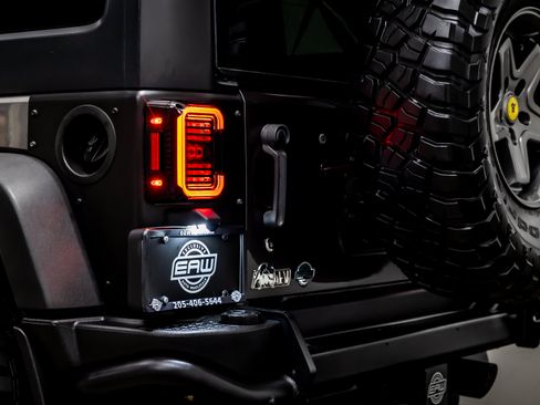 Used 2014 Jeep Wrangler Unlimited Rubicon w/ Max Tow Package AWD/4WD image 13