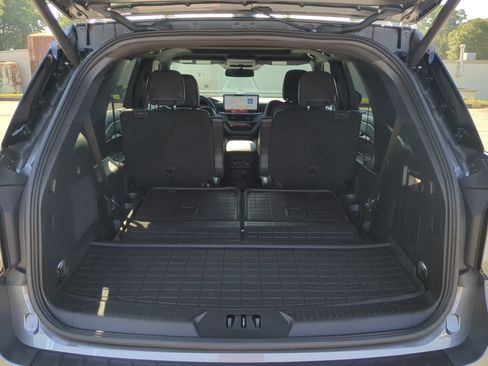 Used 2025 Ford Explorer ST-Line w/ Premium Package AWD/4WD image 11